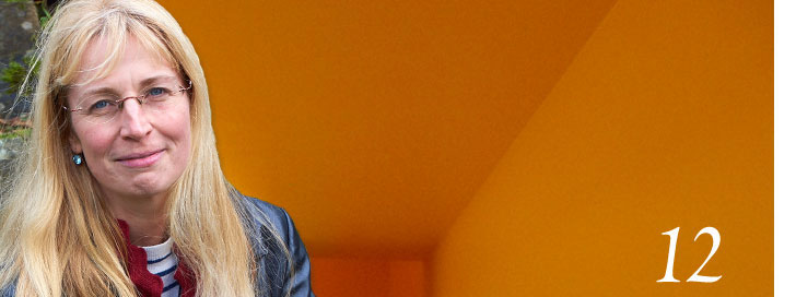 Blogtexte 2012 Camera Curiosa Naemi Reymann vor Orange